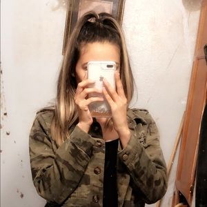 Meet your Posher, Ema